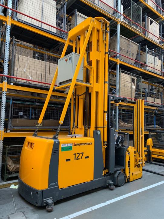 Metal working machines and work equipment (safety shoes)-3